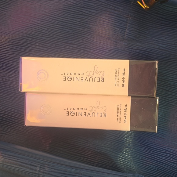🌈24 HR SALE! Monat Rejuveniqe Oil Light ' - Picture 2 of 2